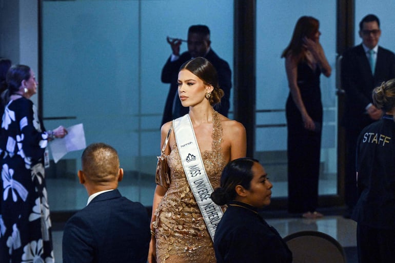 Rikkie Valerie Kollé, Miss Universe Netherlands 2023, participando de la las actividades de la edición número 72 del certamen Miss Universo en El Salvador. (Marvin RECINOS/AFP)