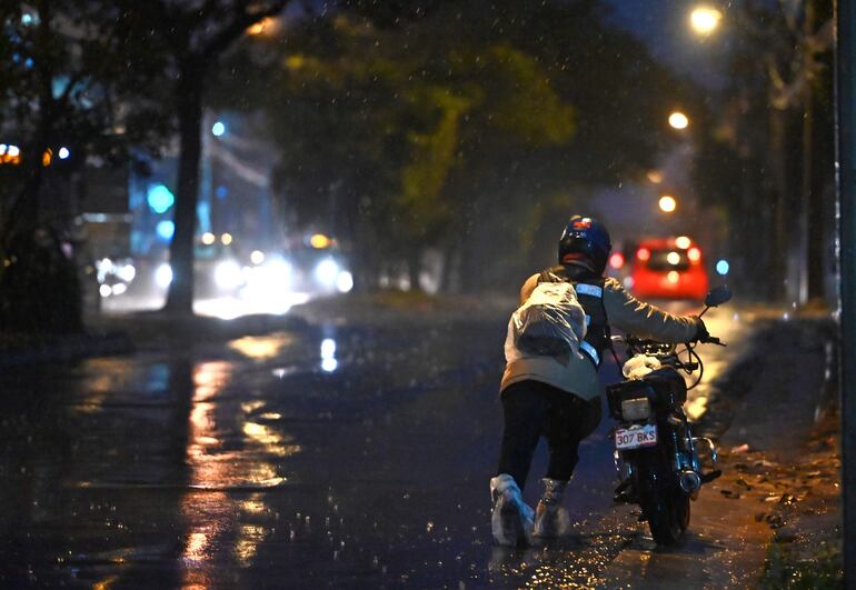 En Asunción se registrarían copiosas lluvias entre esta noche y la madrugada.