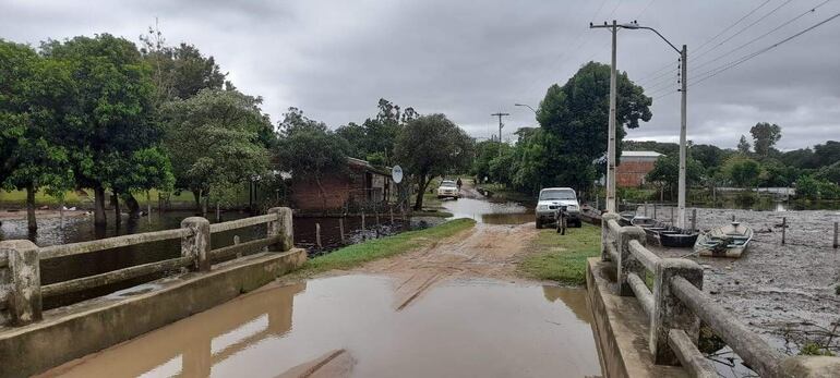 Avanzan las aguas del río Paraná en Yabebyry.