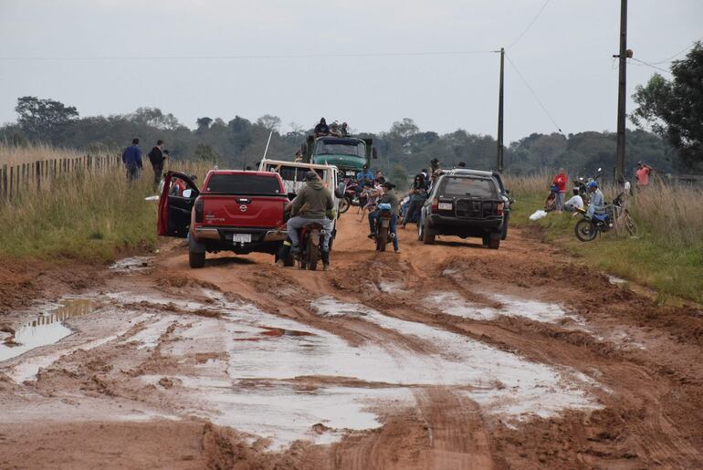 Los pobladores cerraron por una hora el camino entre la zona urbana de  San Juan Nepomuceno y la compañía Ñau.