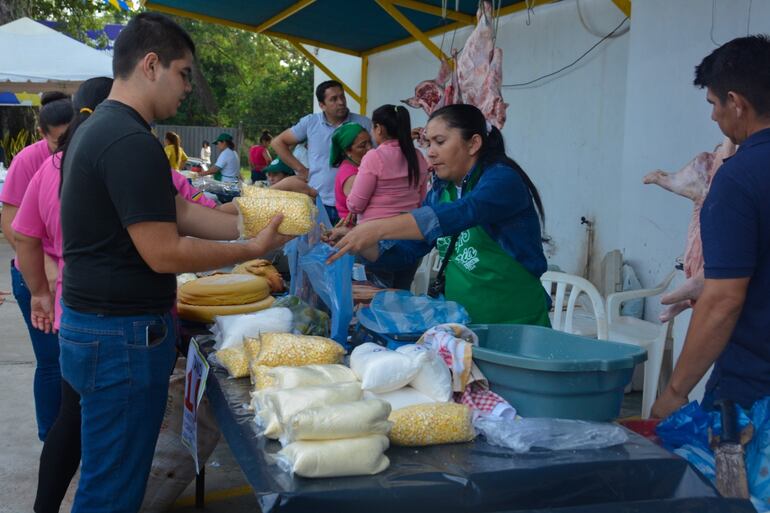 Agro feria en Luque, productos