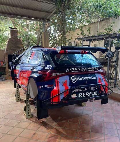El Hyundai i20 N Rally2 de Fau Zaldívar aguarda en Mariscal Estigarribia el inicio de la carrera.