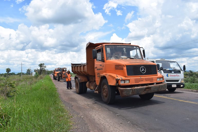 Operarios y equipos viales continuarán trabajando en la zona hasta cubrir todos los cráteres