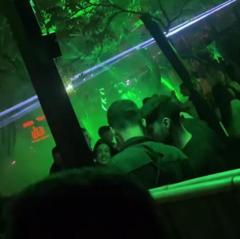 Supuesta imagen de Alejandro Silva e Iván Torres, en una discoteca de Asunción.