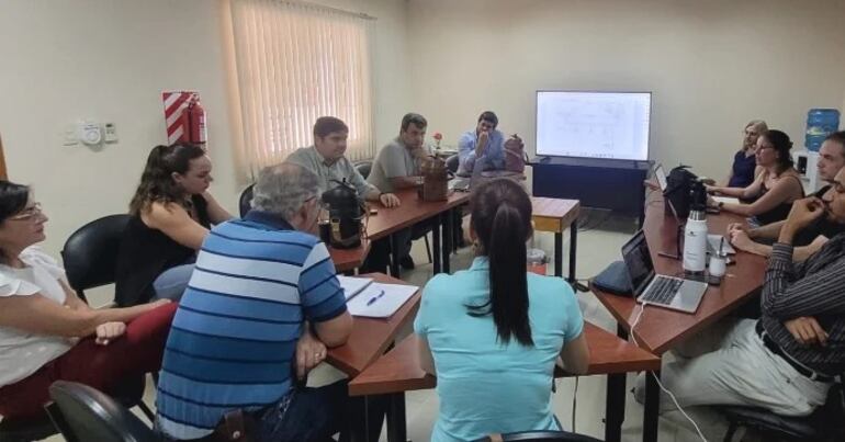 El titular del SENACSA, Dr. José Carlos Martin, presidió la reunión de trabajo con el equipo técnico para el desarrollo del Sistema de Identificación Animal del Paraguay (SIAP).