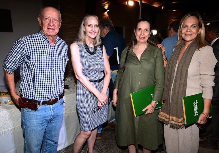 Fernando Peroni, Dorothy Burt, Diana Díaz de Espada y María José Samaniego.