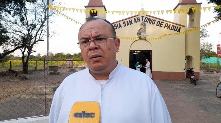 El sacerdote Ismael Obregón, criticó a autoridades por contratar maquinarias obsoletas para la reparación de caminos en Ñeembucú.