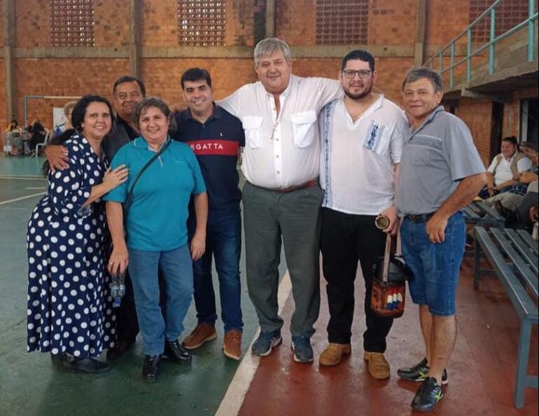 Felipe Céspedes junto a sus correligionarios.