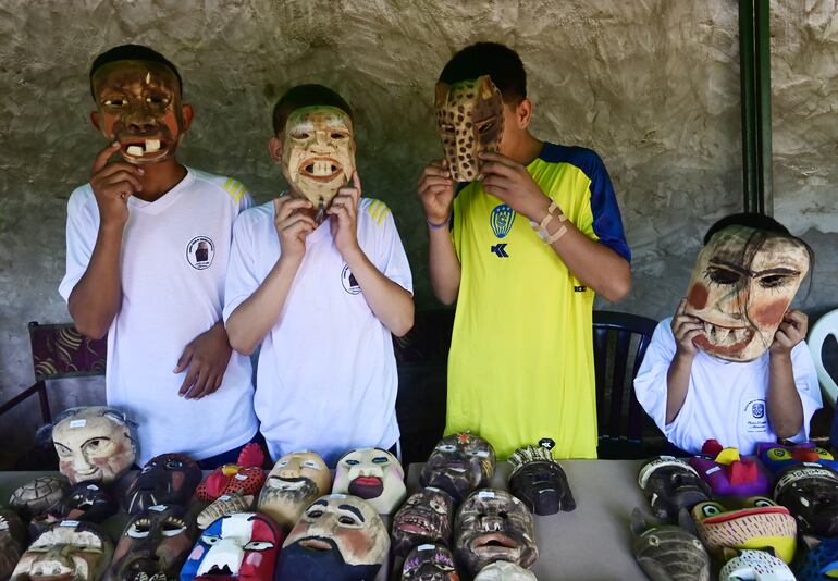 Máscaras en Tobatí.