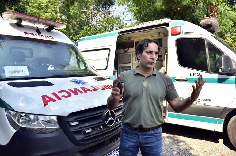 Doctor Andrés Delmas de la Central de Ambulancias del Instituto de Previsión Social (IPS). 