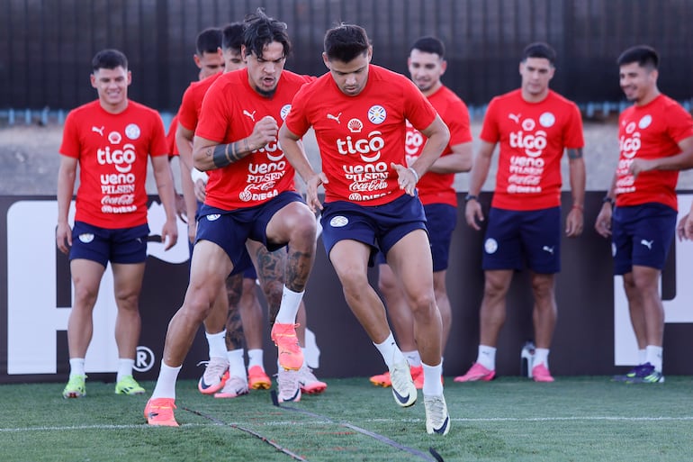 Los jugadores de la selección paraguaya en la movilización del plantel en Las Vegas.