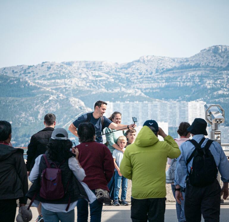 Grupo de turistas fotografiándose.