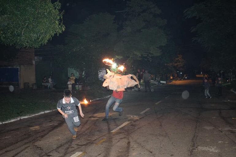 El toro kandil uno de los juegos tradicionales del San Juan Ara.