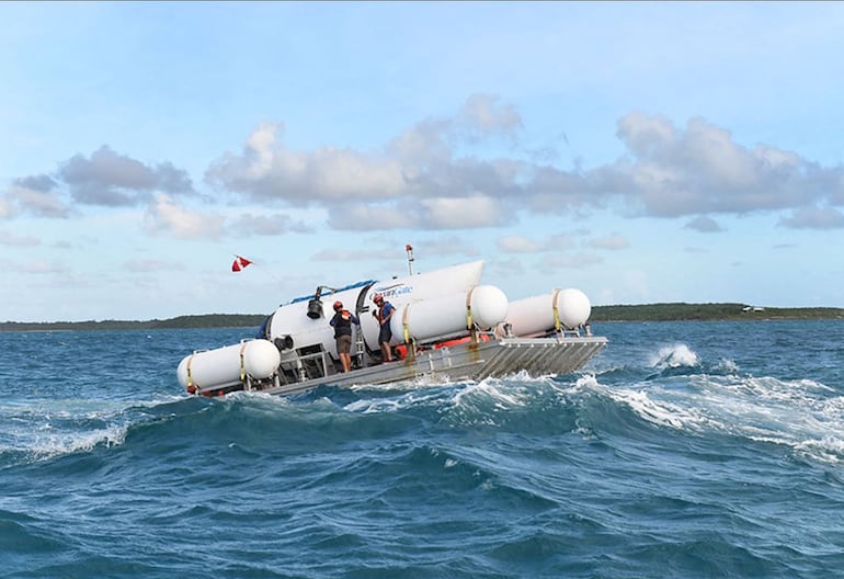 El Titán de OceanGate en una plataforma.