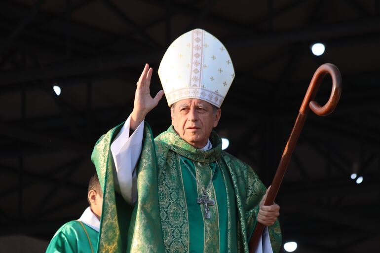 Monseñor Ricardo Valenzuela.