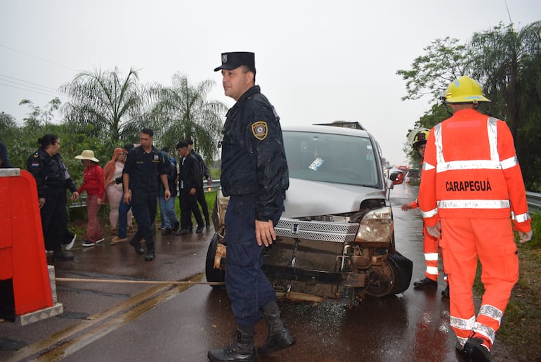 La furgoneta Toyota Voxi se llevó la peor parte del accidente.