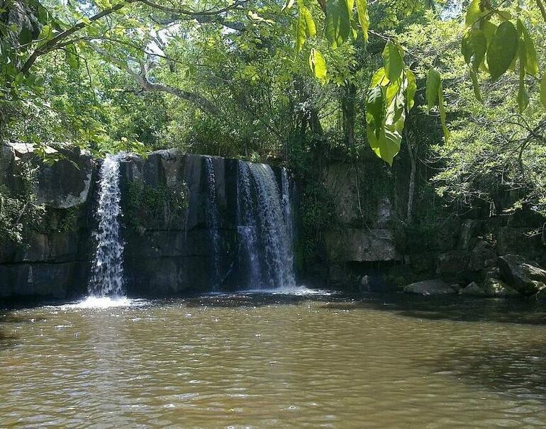 El salto Escondido está habilitado para disfrutar en La Rosada de Ybycuí.