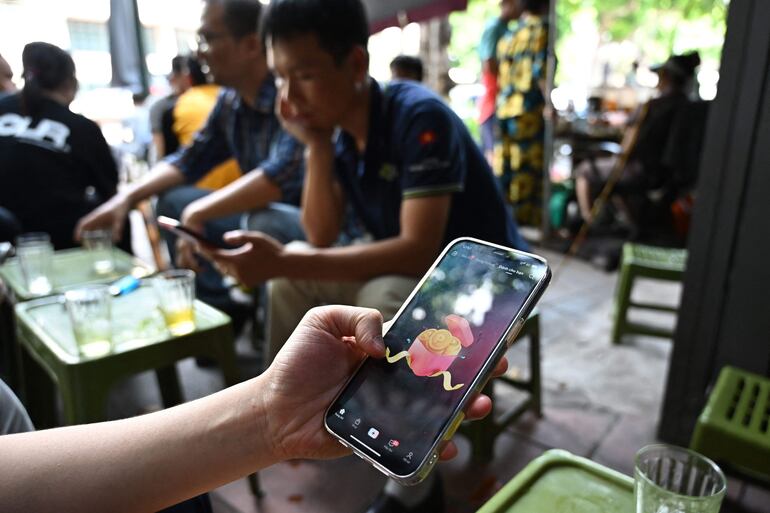 La red social Facebook se cayó brevemente este miércoles en varios países, en torno a las 13.00 horas en la costa este de Estados Unidos (17.00 GMT), pero una hora después ya se habían solucionado los problemas.