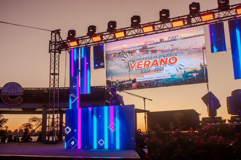 Fiesta multitudinaria en la playa San José para dar apertura a la temporada de verano en Encarnación