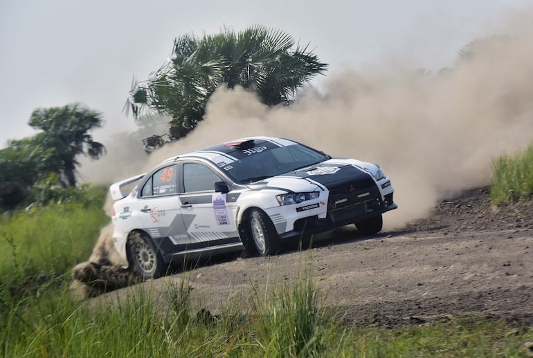 Así transitaron Matías Domínguez y Juan José Bilbao, con el Mitsubishi Lancer Evo X, para subir al primer lugar del podio.