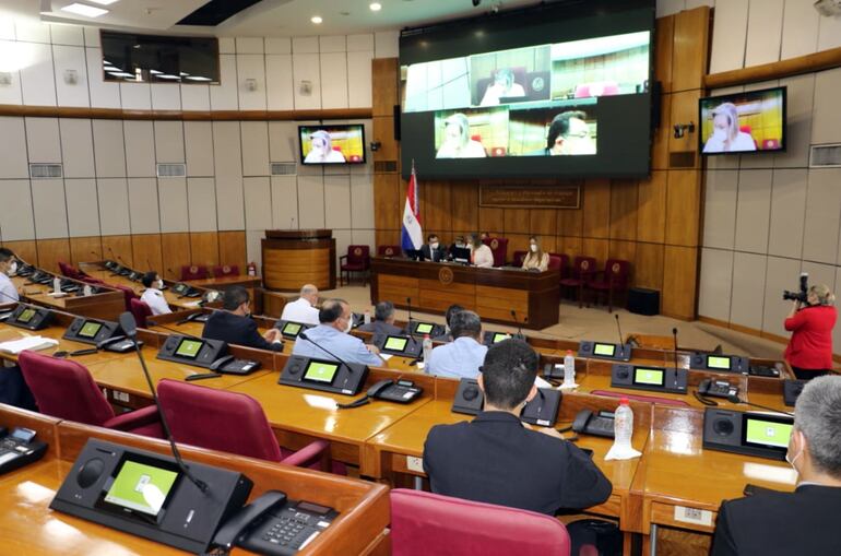 Dirigentes campesinos mantuvieron una reunión ayer con legisladores y el ministro Bertoni.