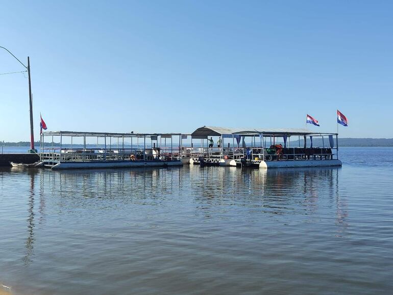 Los nostálgicos visitan la ciudad de San Bernardino para realizar paseos en embarcaciones, ya que el agua del lago Ypacaraí no es apta para el baño.