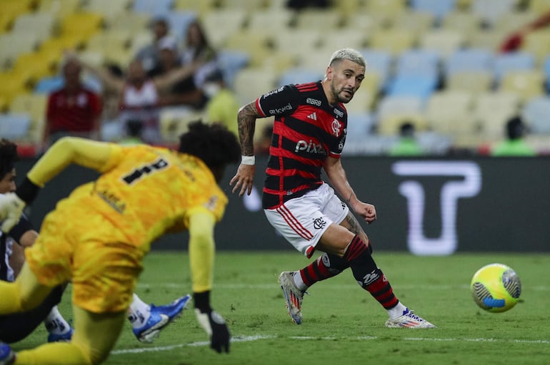 Flamengo gana en el Brasileirao