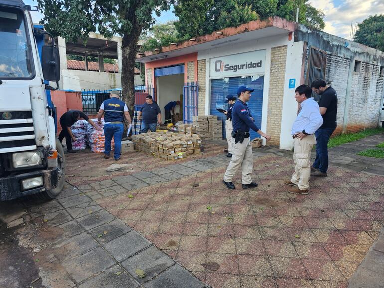 Incautan toneladas de mercaderías de contrabando en el tercer barrio de Luque.