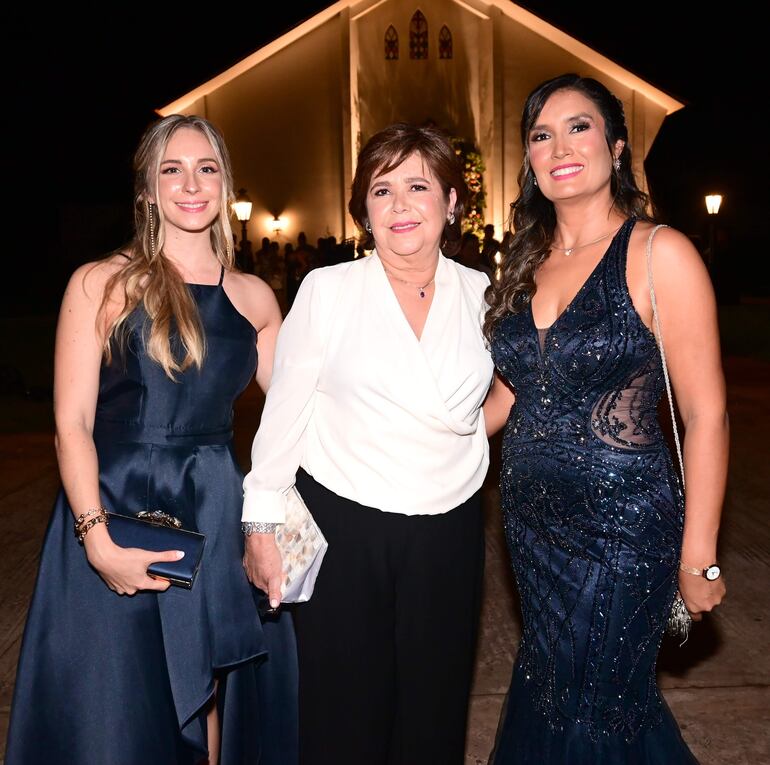 Juliana García, Vivi Frascone y Carolina Amarilla.