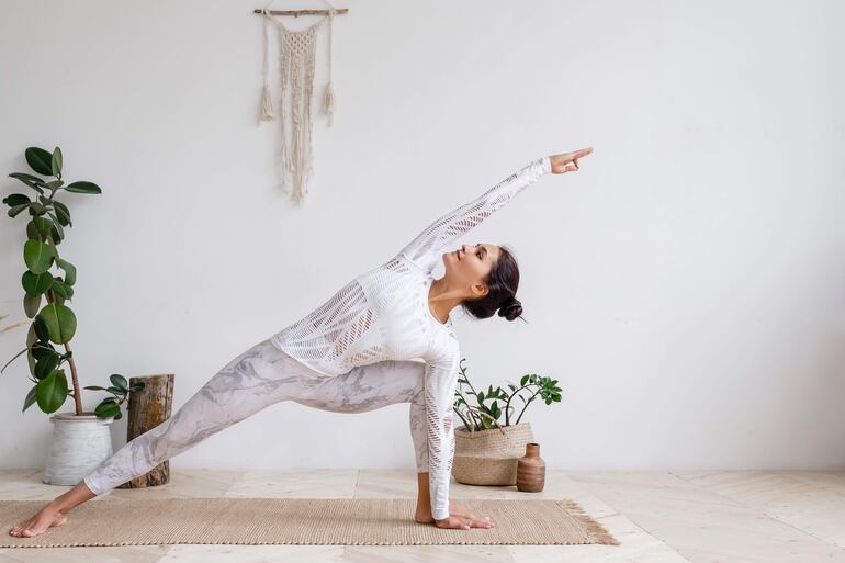 En reconocimiento a sus beneficios para la salud y el bienestar, la propuesta de establecer el Día Internacional del Yoga fue presentada por primera vez ante la Asamblea General de las Naciones Unidas por el primer ministro de la India, Narendra Modi.