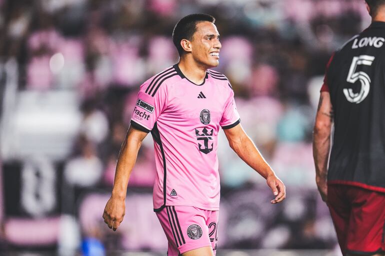 El paraguayo Diego Gómez, futbolista del Inter Miami, celebra un gol en el partido frente a Toronto por la Leagues Cup 2024 en el estadio Chase, en Florida.