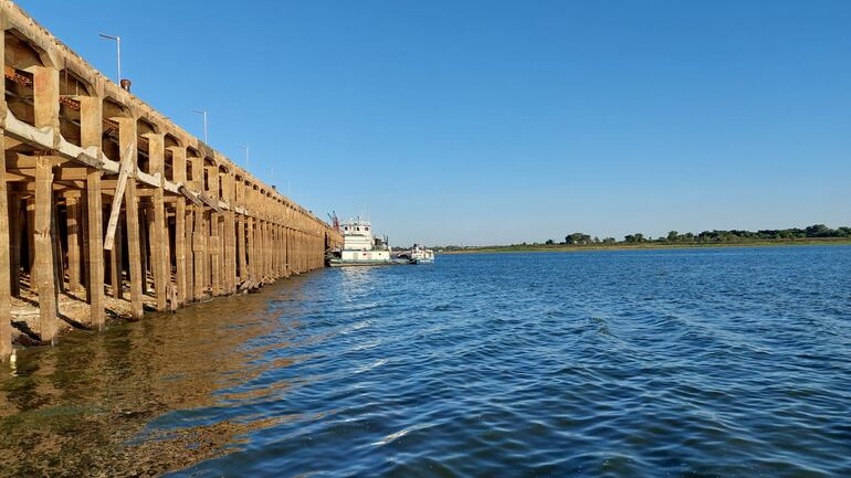 Vista del río Paraguay, desde el Puerto de Asunción, donde se hace la medición del registro diario.