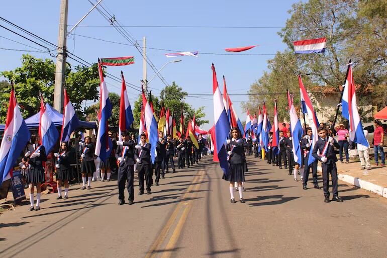 Los estudiantes de Altos cada año se destacan en el desfile.