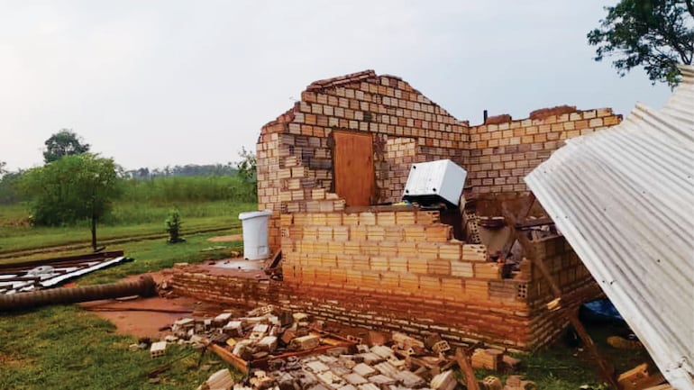 Una casa totalmente destruida en la Colonia Ñurumi de Caaguazú.