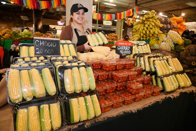 Productores de distintos puntos del país  llegan cada martes al Agroshopping.