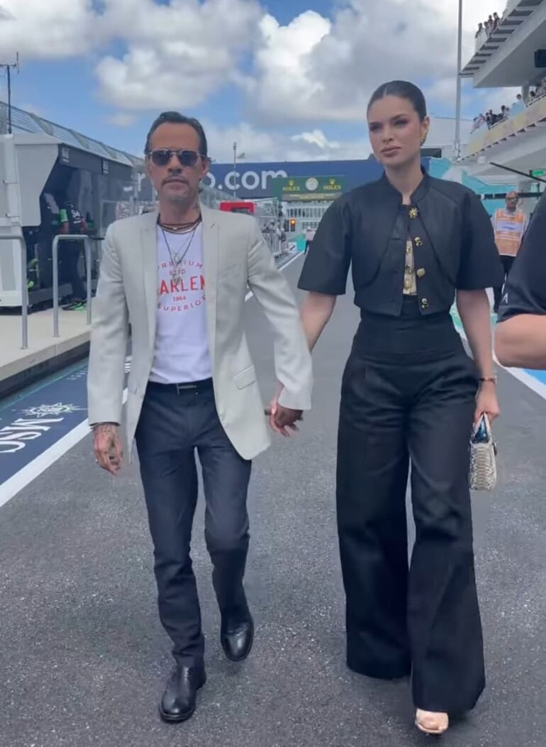 Marc Anthony y Nadia Ferreira llegando de la manito al Grand Prix de Miami. (Instagram/Marc Anthony)