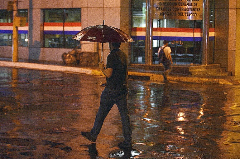 En Asunción cayó un  chaparrón que apenas duró unos minutos.