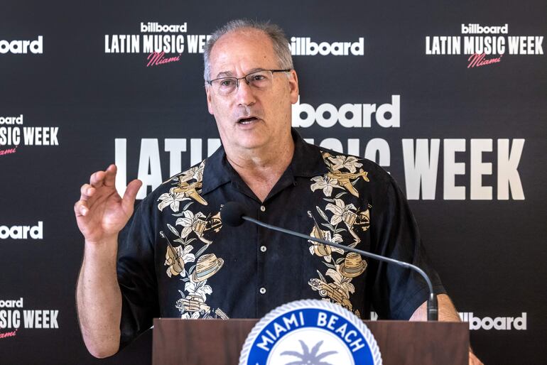 Dan Gelber, alcalde de Miami, también estuvo presente en la conferencia de prensa de la Semana de la Música Latina de Billboard. 