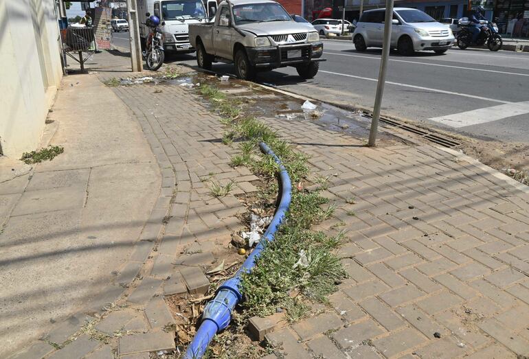 La zona del fallido metrobús está en desastrosas condiciones. 