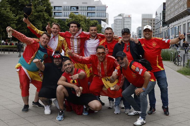 Los aficionados de España en la ciudad de Berlín a la espera del debut en la Eurocopa 2024 frente a Croacia en el estadio Olímpico. 