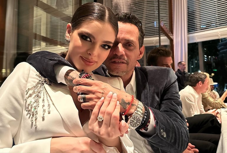 Con esta postal Victoria Beckham felicitó a los flamantes esposos Nadia Ferreira y Marc Anthony.