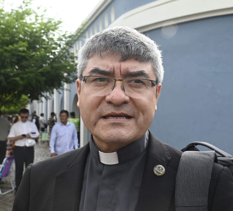 El presbítero Narciso Velázquez durante el encuentro del clero, luego de la misa del lunes pasado en el novenario de la Virgen de los Milagros de Caacupé.