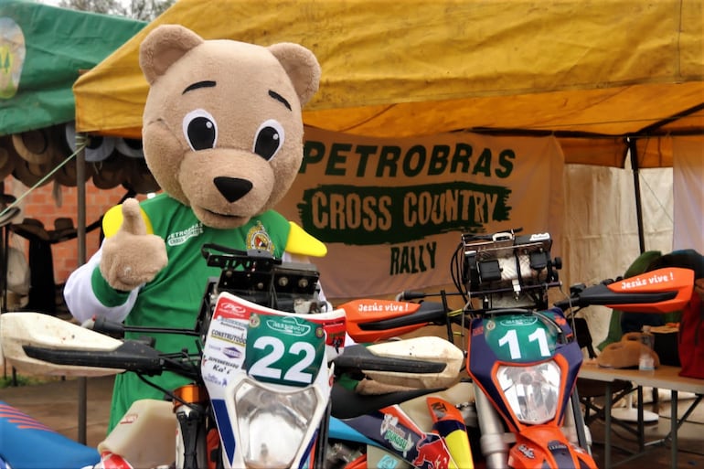 Estuvieron en exhibición las motos, camionetas y UTV que forman parte del certamen.