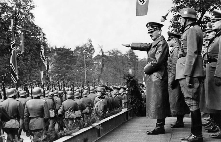 Adolf Hitler montó un régimen  militarista y totalitario que desencadenó la guerra más letal de la historia.