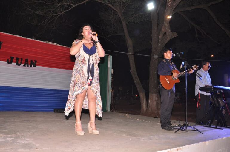 El dúo Mborayhu, con Luna Grance y Roberth Dávalos, estará esta noche para la serenata a San Lorenzo de Ñemby.