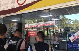 Funcionarios de la Municipalidad de Asunción clausuraron la cantina el sábado.