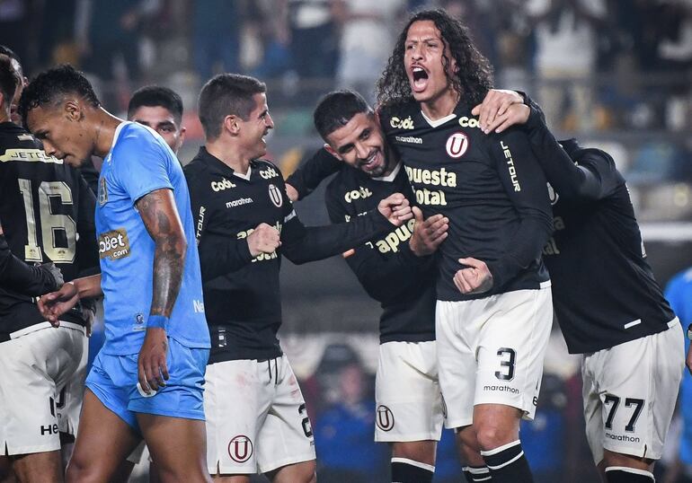 Williams Riveros grita el gol de la victoria para el Universitario.