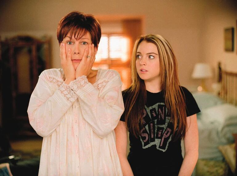 Jamie Lee Curtis y Lindsay Lohan  en sus papeles de la Dra. Tess Coleman y su hija Anna, hace más de 20 años.(Instagram/Jamie Lee Curtis)