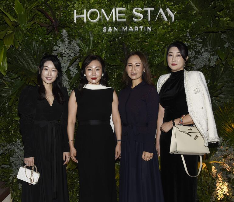 Cecilia Kim, Diana Lee, Insil Song, Elena Kim, durante el lanzamiento del edificio Home Stay San Martín. 