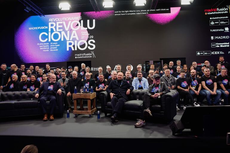 Foto de familia de"Chefs que revolucionaron la gastonomía" durante la 23ª edición de Madrid Fusión este martes en Madrid. 
